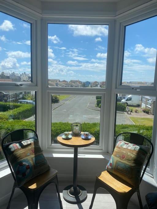 First Floor Apartment With Mountain Views Tywyn Exterior photo
