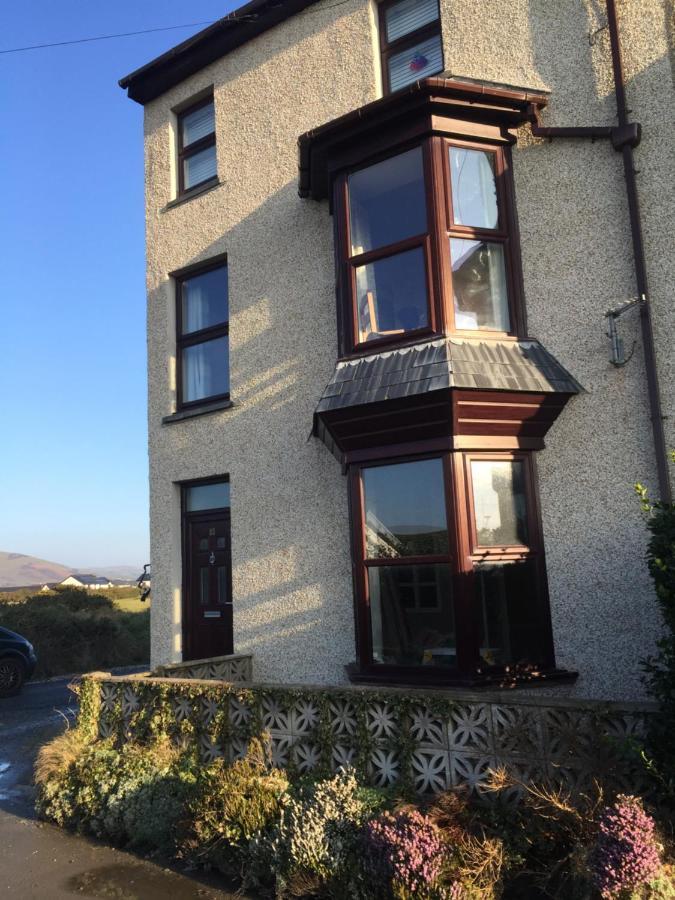 First Floor Apartment With Mountain Views Tywyn Exterior photo